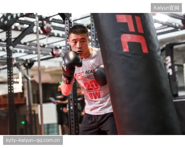 UFC选手通过力量循环训练提升爆发力储备